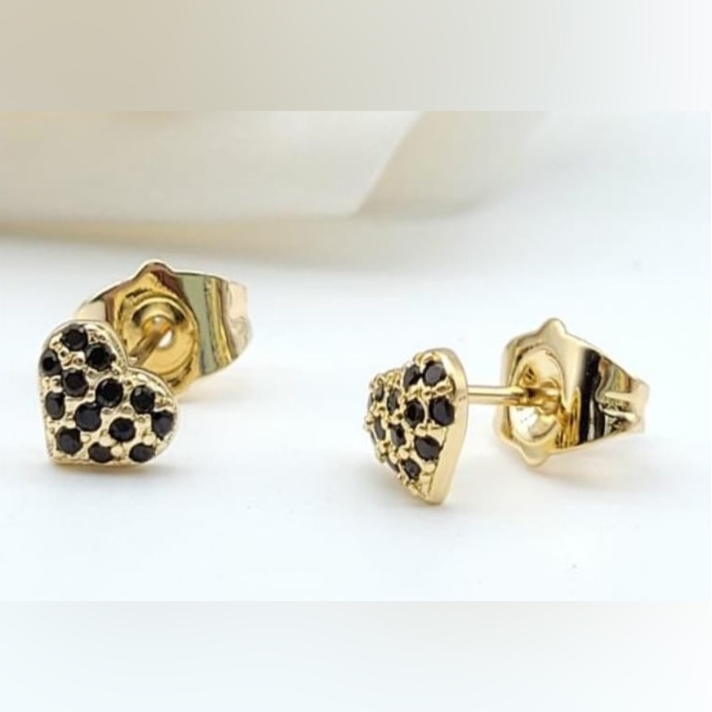 Black and gold textured heart studs 🖤
